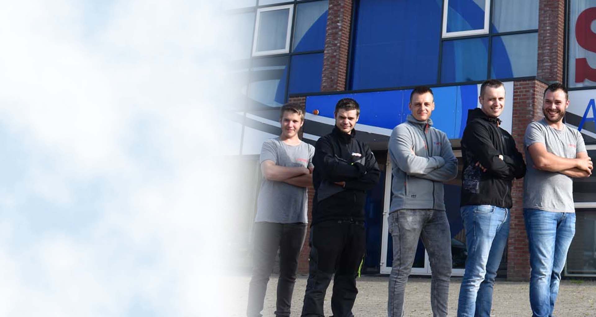 Een sfeerbeeld met verschillende schoonmaakmiddelen